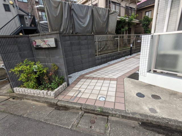 エントランス　清潔なエントランスです