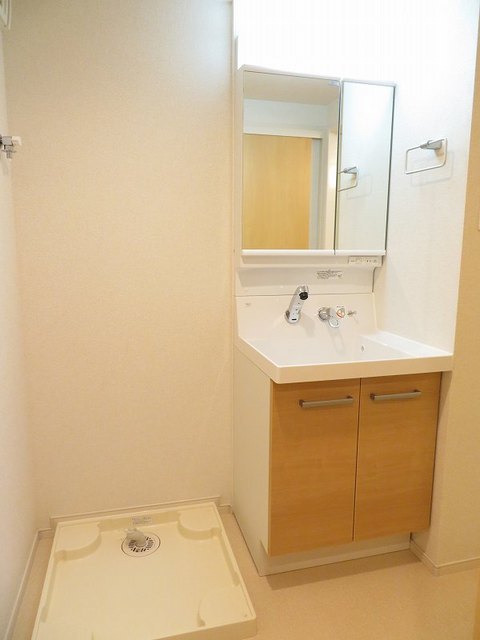 洗面設備　別部屋参考写真です