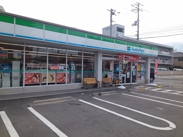 コンビニ　ファミリーマート宮西２丁目店（コンビニ）まで240m