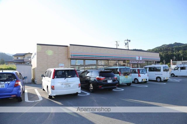 コンビニ　セブンイレブン高山岡本町店（コンビニ）まで220m