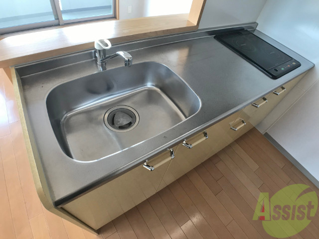 キッチン　ＩＨクッキングヒーターが設置してあります。