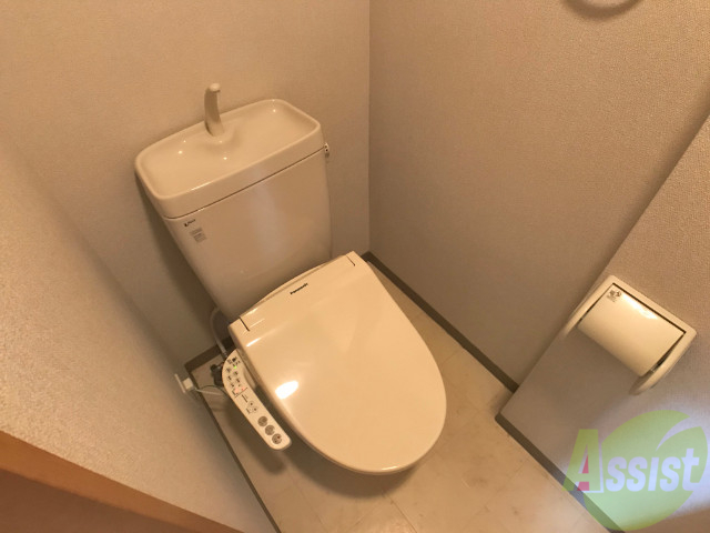 トイレ　ウォシュレット機能がついたトイレです。安心して使用できますね