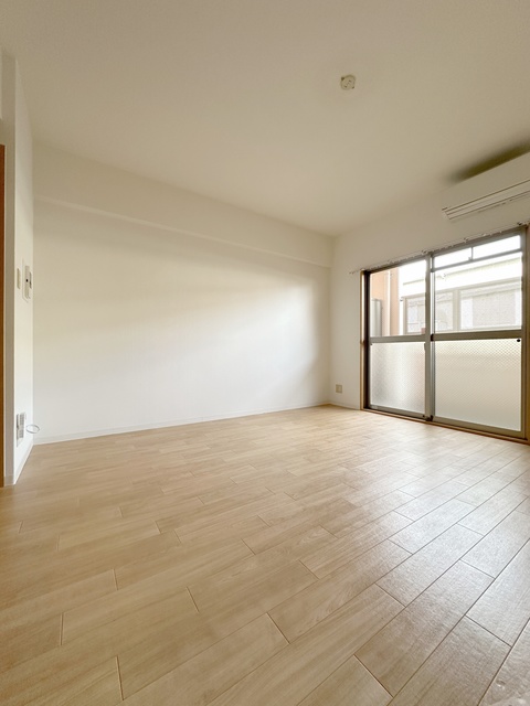 居室・リビング　ホワイトベースで明るい内装♪