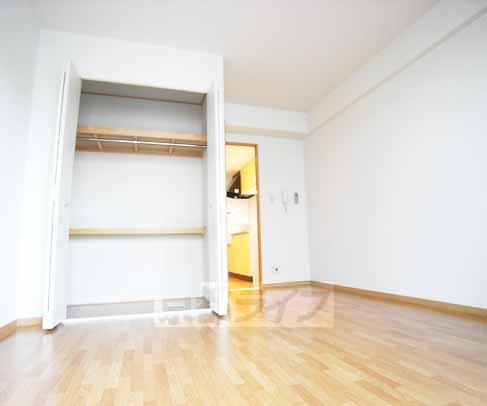 居室・リビング　広い室内です。