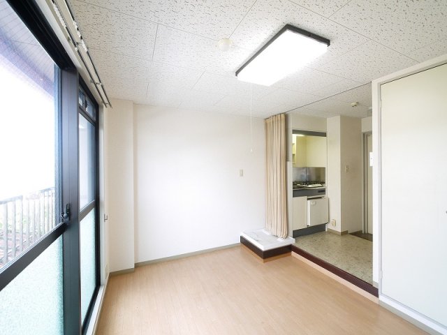その他部屋・スペース　広くて明るい寝室