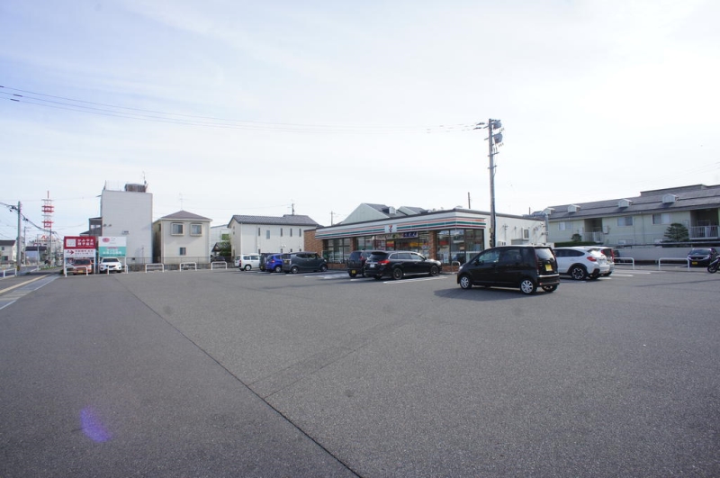 コンビニ　セブンイレブン新潟女池西店（コンビニ）まで607m