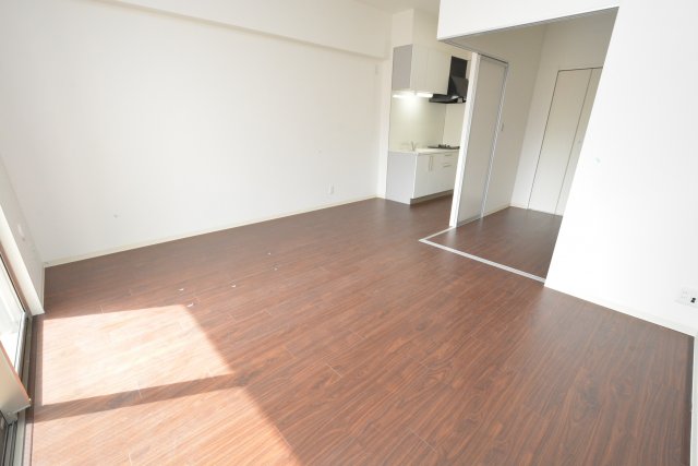 居室・リビング　床色が明るくて綺麗です♪