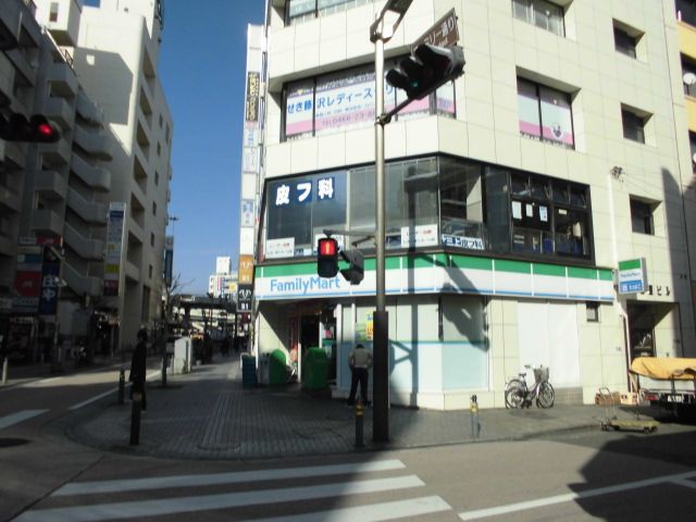 コンビニ　ファミリーマートかしわや南藤沢店（コンビニ）まで135m