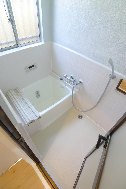 バス・シャワールーム　お風呂コーティングしてあります。