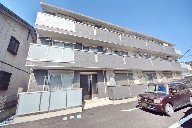 建物外観　～青い空に映える外観っ～