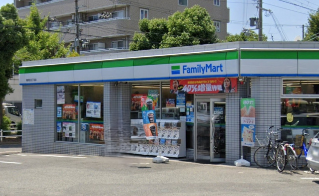 コンビニ　ファミリーマート南吹田五丁目店（コンビニ）まで129m