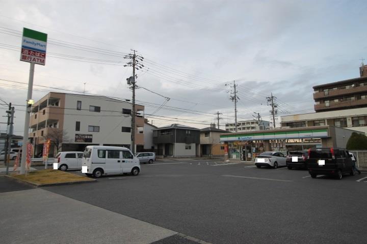 コンビニ　ファミリーマート（コンビニ）まで960m