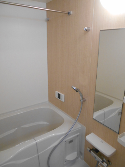 バス・シャワールーム　追焚機能付浴槽・浴室乾燥機完備