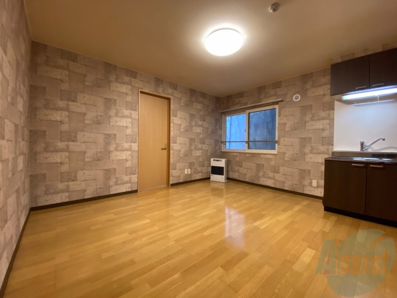 居室・リビング　リビングです。木目のフローリングが落ち着きますね。