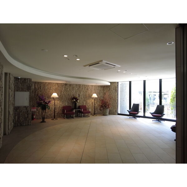 エントランス　落ち着いたエントランスです