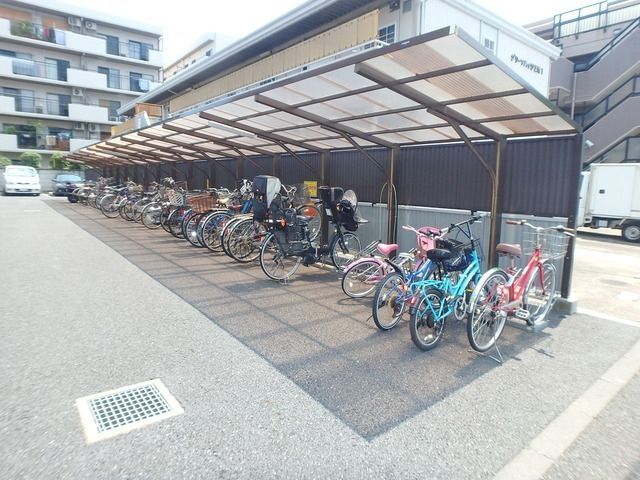 駐車場　★屋根付き駐輪場★