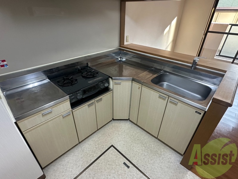 キッチン　こちらはキッチン。調理スペースもあり使いやすそうです。