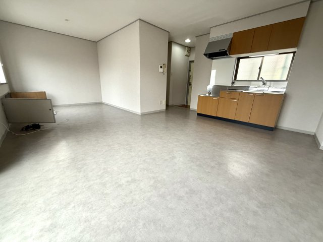 居室・リビング　床色が明るくて綺麗です♪