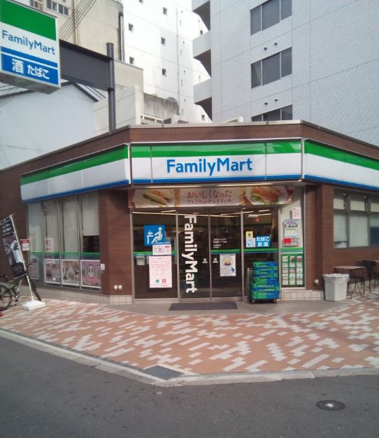 コンビニ　ファミリーマート 伏見町二丁目店（コンビニ）まで150m