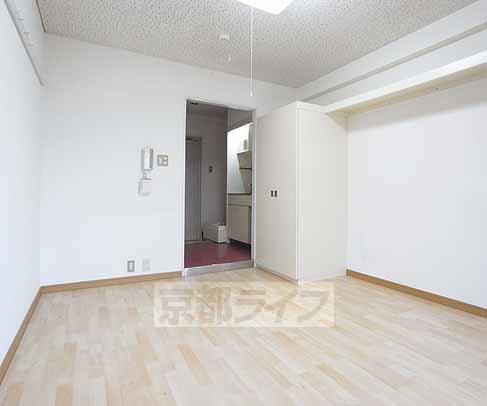 居室・リビング　広々とした部屋です。
