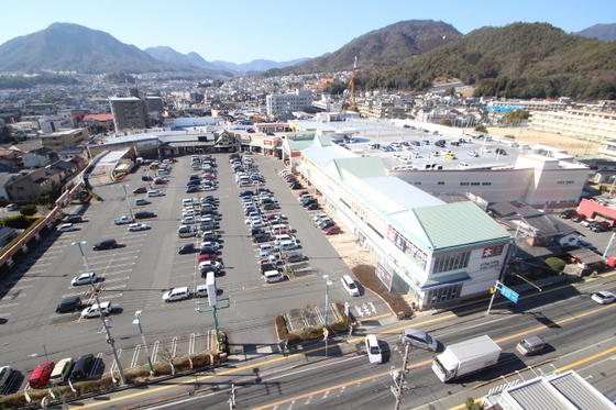 ショッピングセンター　マルナカ可部店（ショッピングセンター）まで1700m