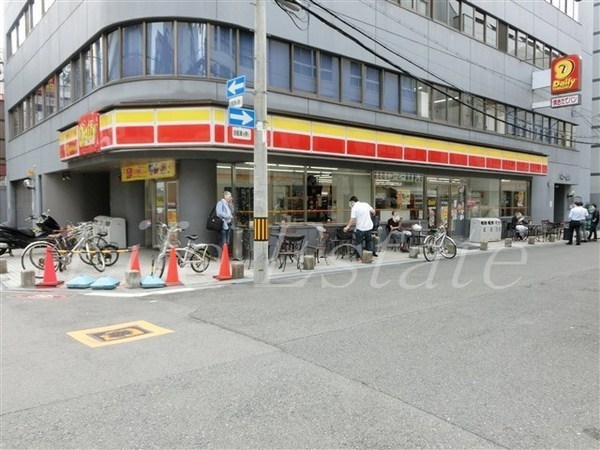 コンビニ　デイリーヤマザキ大阪博労町店（コンビニ）まで254m