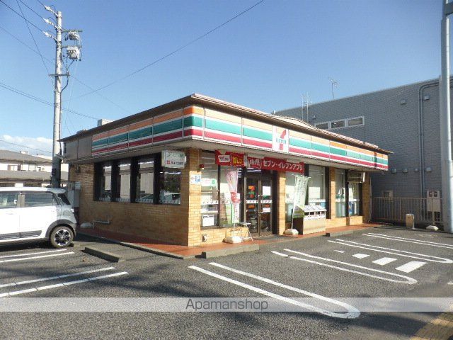 コンビニ　セブンイレブン（コンビニ）まで587m