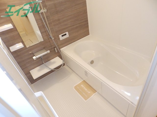 バス・シャワールーム　同タイプの部屋写真です。