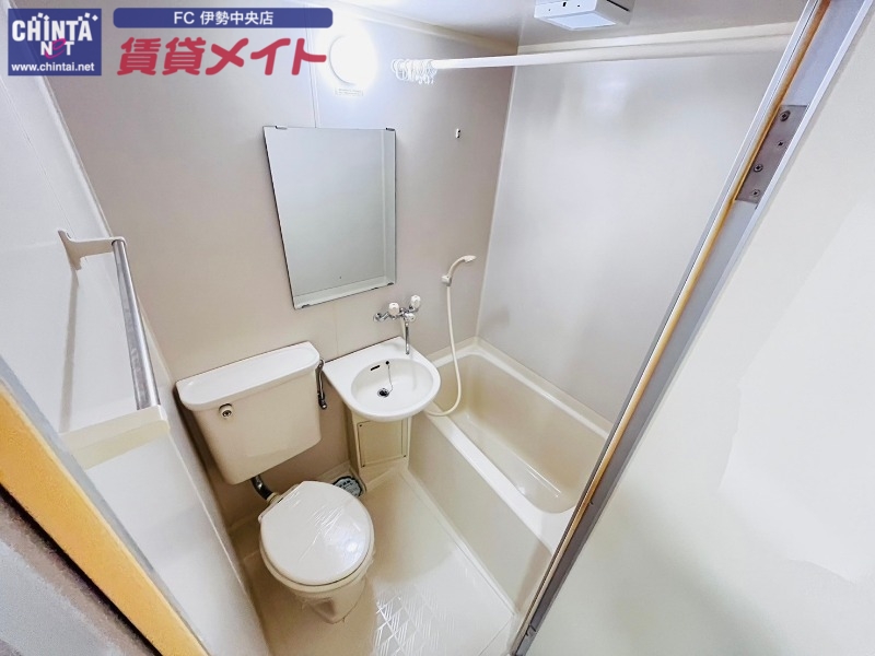 バス・シャワールーム　同物件別部屋写真