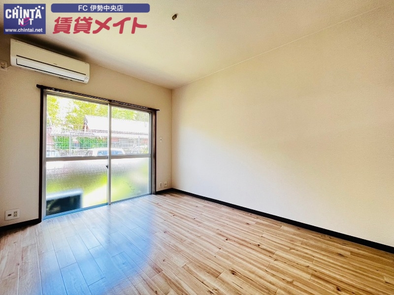 居室・リビング　同物件別部屋写真