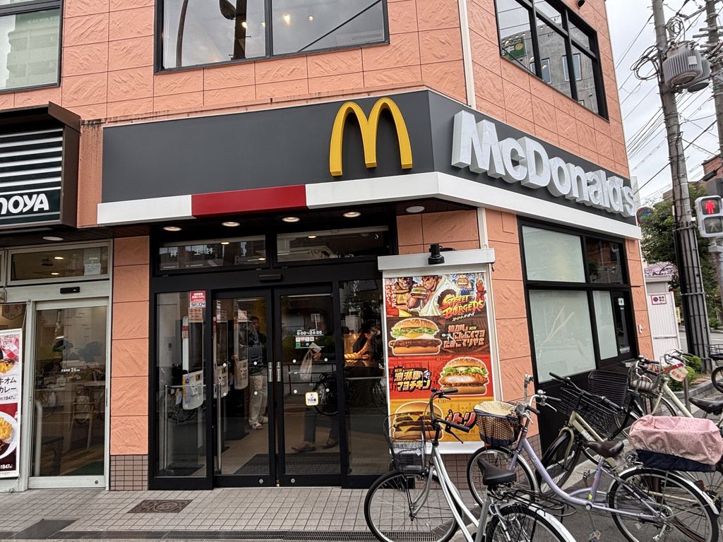 飲食店　マクドナルド東三国駅前店（飲食店）まで520m