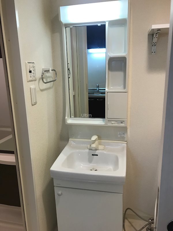 洗面設備　違うお部屋の写真です。ご参考までに