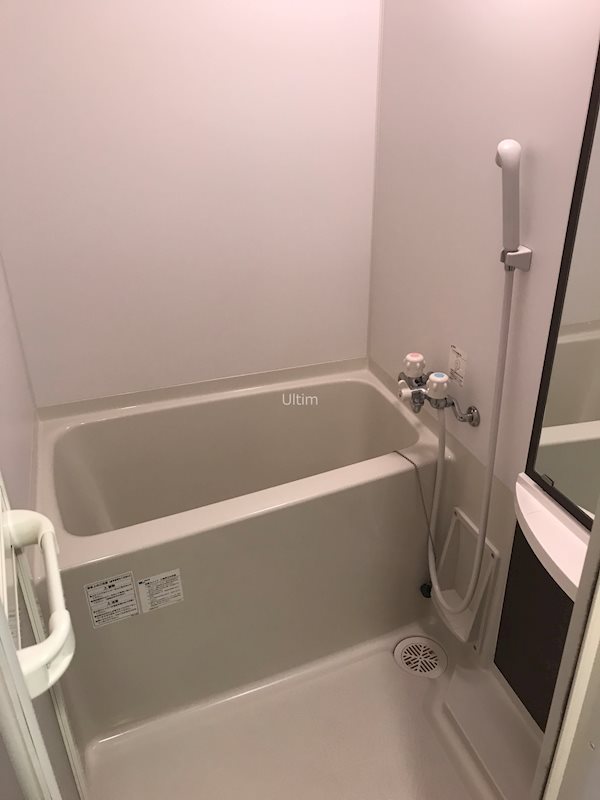 バス・シャワールーム　違うお部屋の写真です。ご参考までに