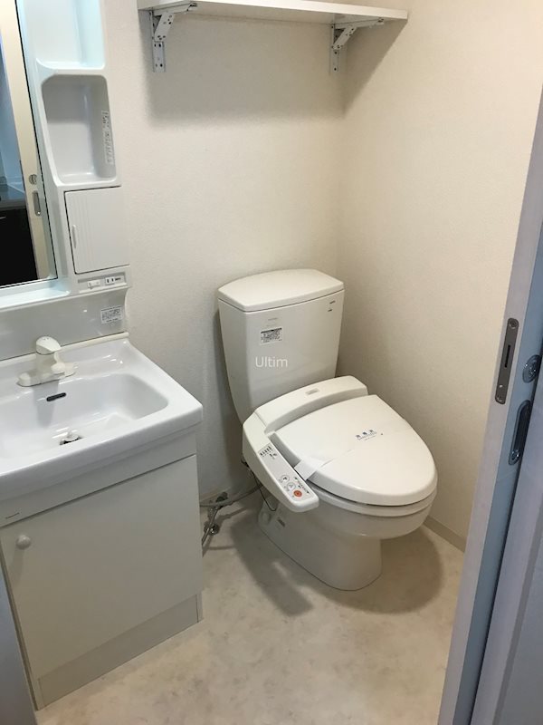 トイレ　違うお部屋の写真です。ご参考までに