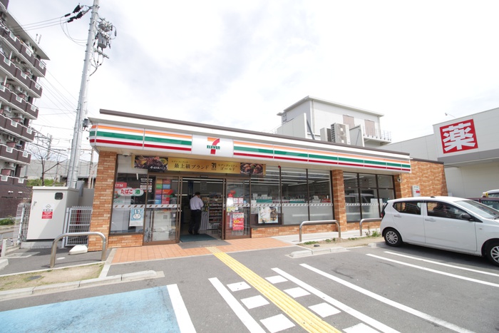 コンビニ　セブンイレブン（コンビニ）まで140m