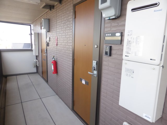 玄関　同物件別部屋
