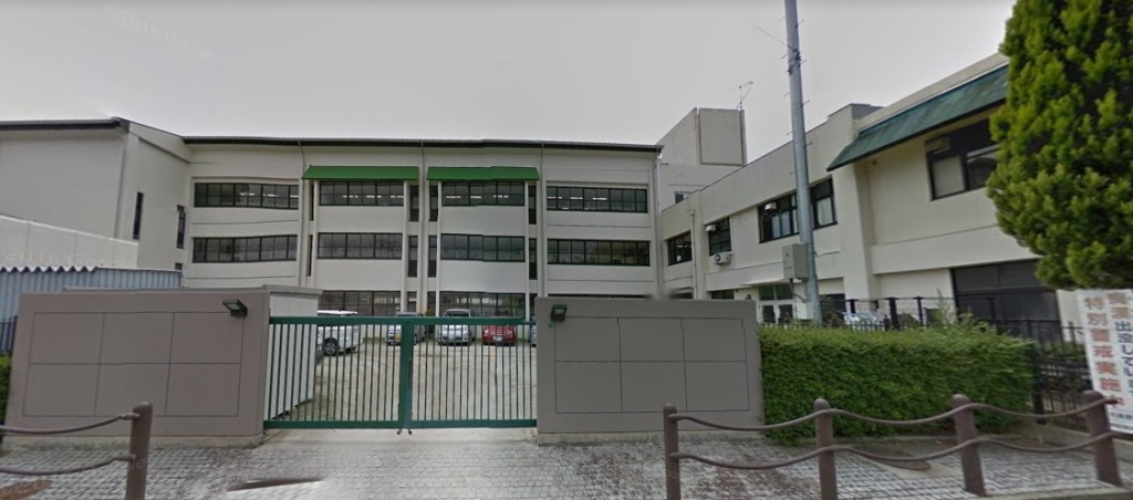 中学校　河内長野市立東中学校（中学校）まで1667m