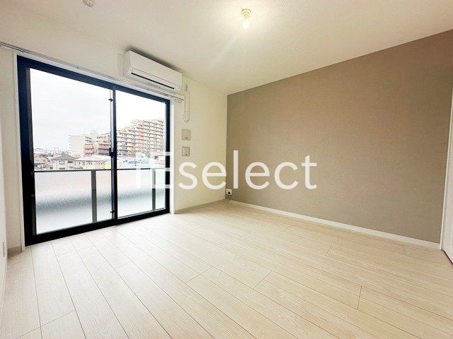 居室・リビング　アクセントクロスがおしゃれなお部屋です