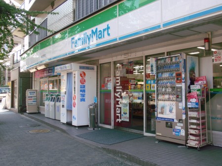 コンビニ　ファミリーマート　FC横浜宿町店（コンビニ）まで371m