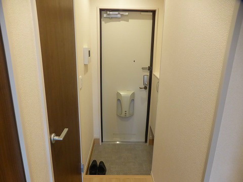 玄関　同物件別部屋