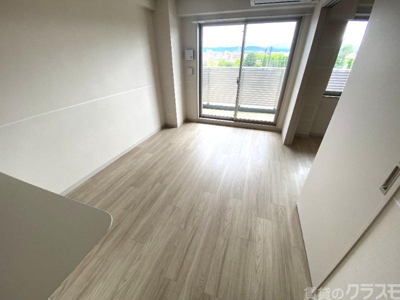 居室・リビング　白を基調にした明るいお部屋です。