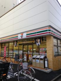 コンビニ　セブンイレブン 北区田端新町3丁目店（コンビニ）まで423m