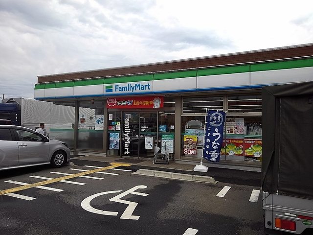 コンビニ　ファミリーマート越谷南荻島北店（コンビニ）まで350m