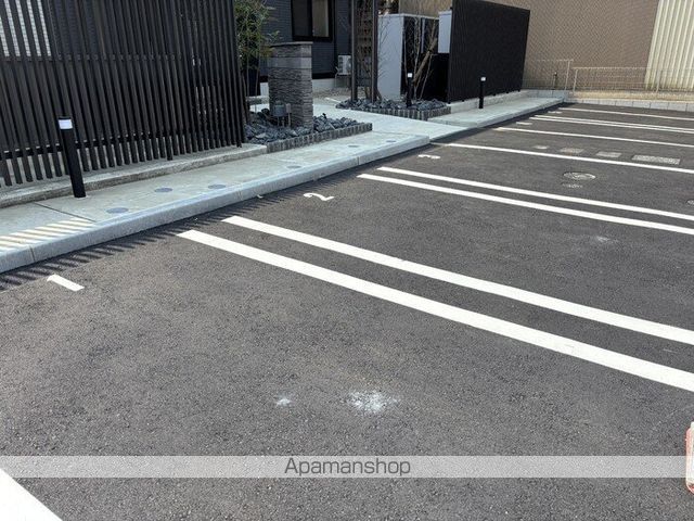 駐車場　駐車場