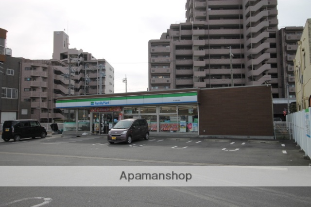 コンビニ　ファミリーマート中川富川町店（コンビニ）まで603m