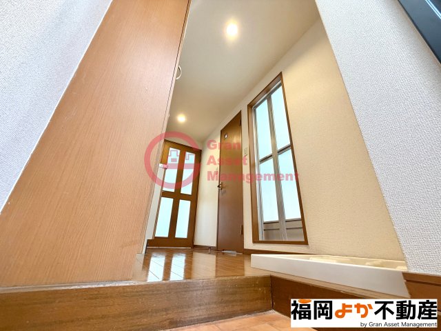 玄関　収納もある玄関です