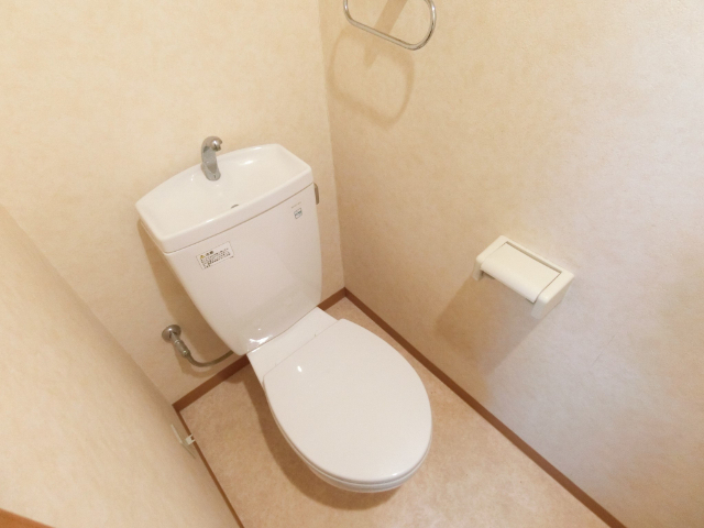 トイレ　バス、トイレ別で清潔感のあるトイレ。
