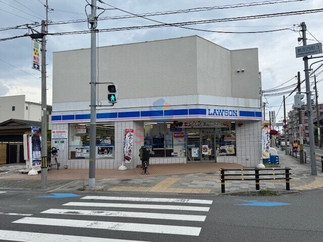 コンビニ　ローソン豊中服部西町3丁目店（コンビニ）まで121m