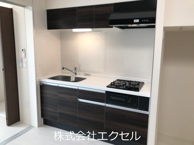 キッチン　2口コンロ付きのシステムキッチンです。