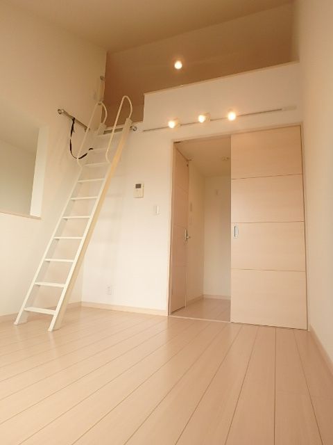 居室・リビング　★広々洋室★